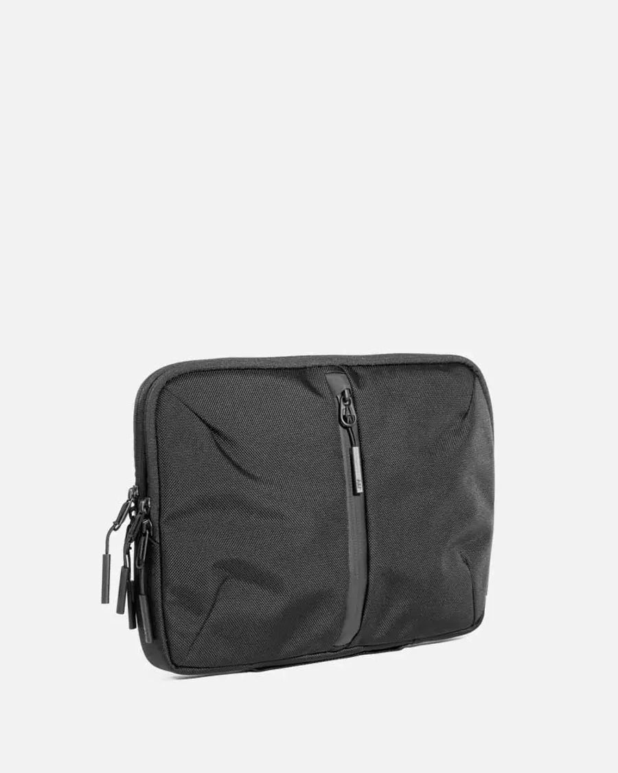 AER Tech Folio 13"