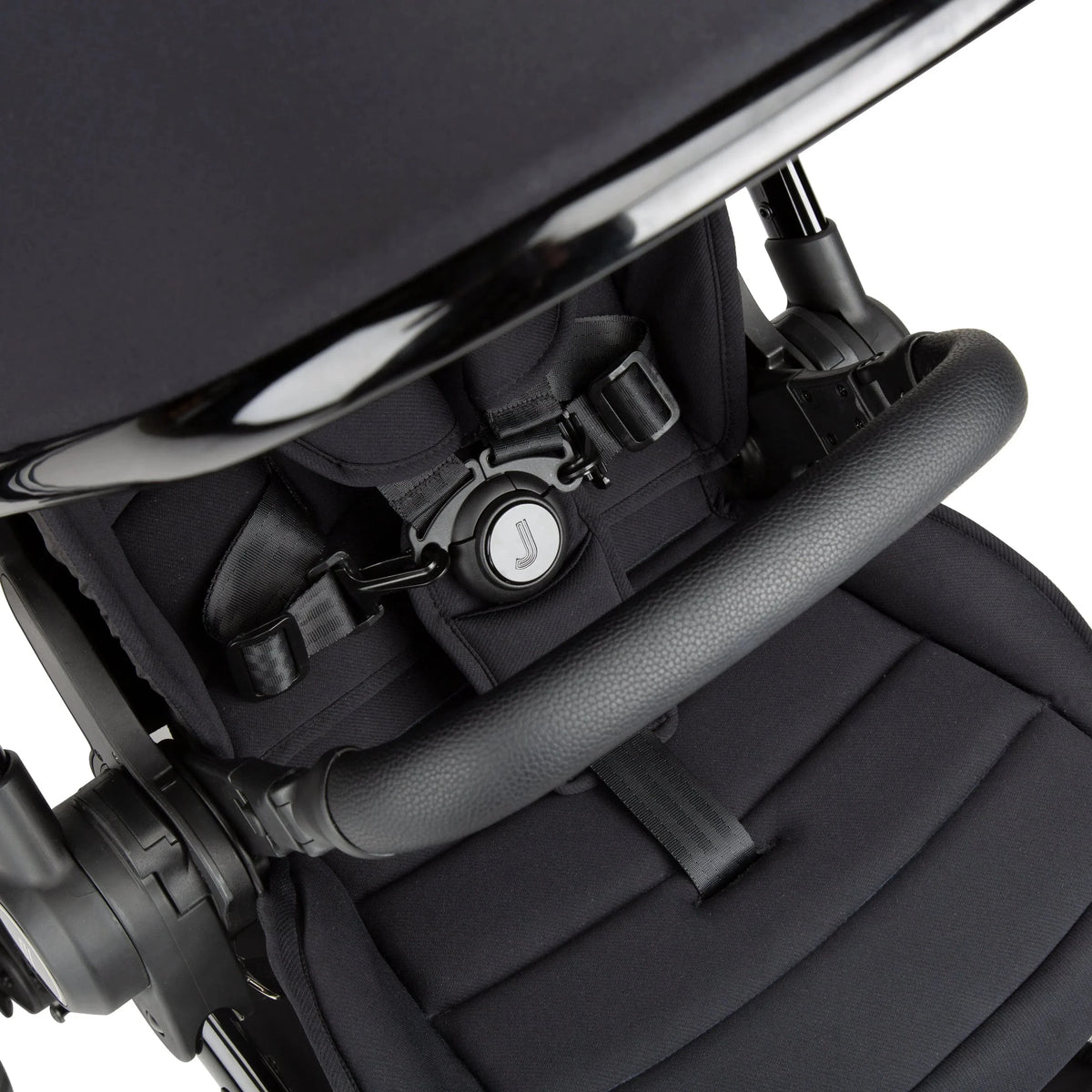 Junior Jones Aylo (Cabriofix) Car Seat Bundle - Rich Black/Graphite